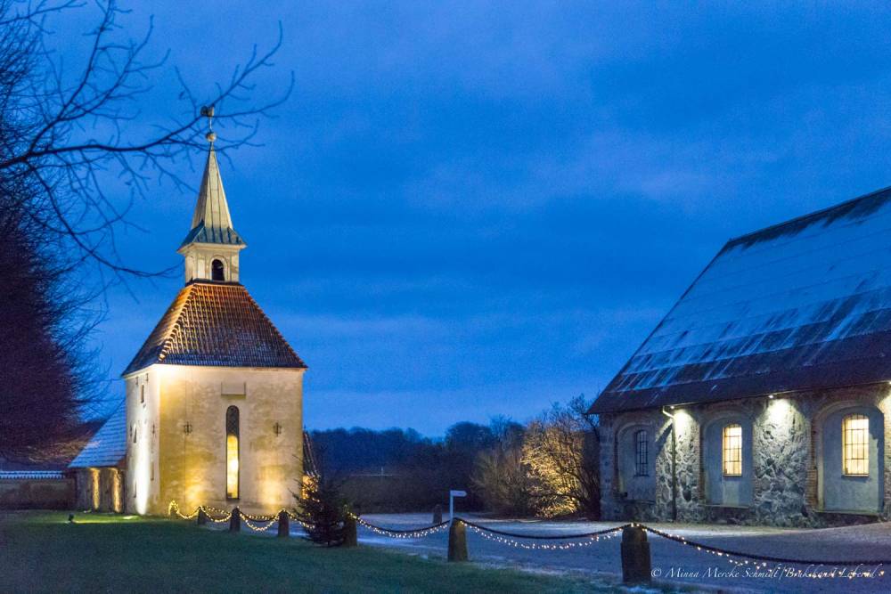 Julmarknad med brukskonst på Löberöds Slottskyrka